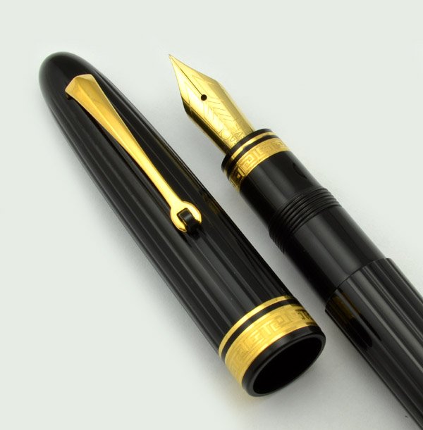 Omas Ogiva Fountain Pen - Black w Gold Trim, Ribbed (Guilloche